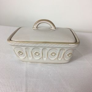 Valerie Bertinelli beige ceramic casserole dish